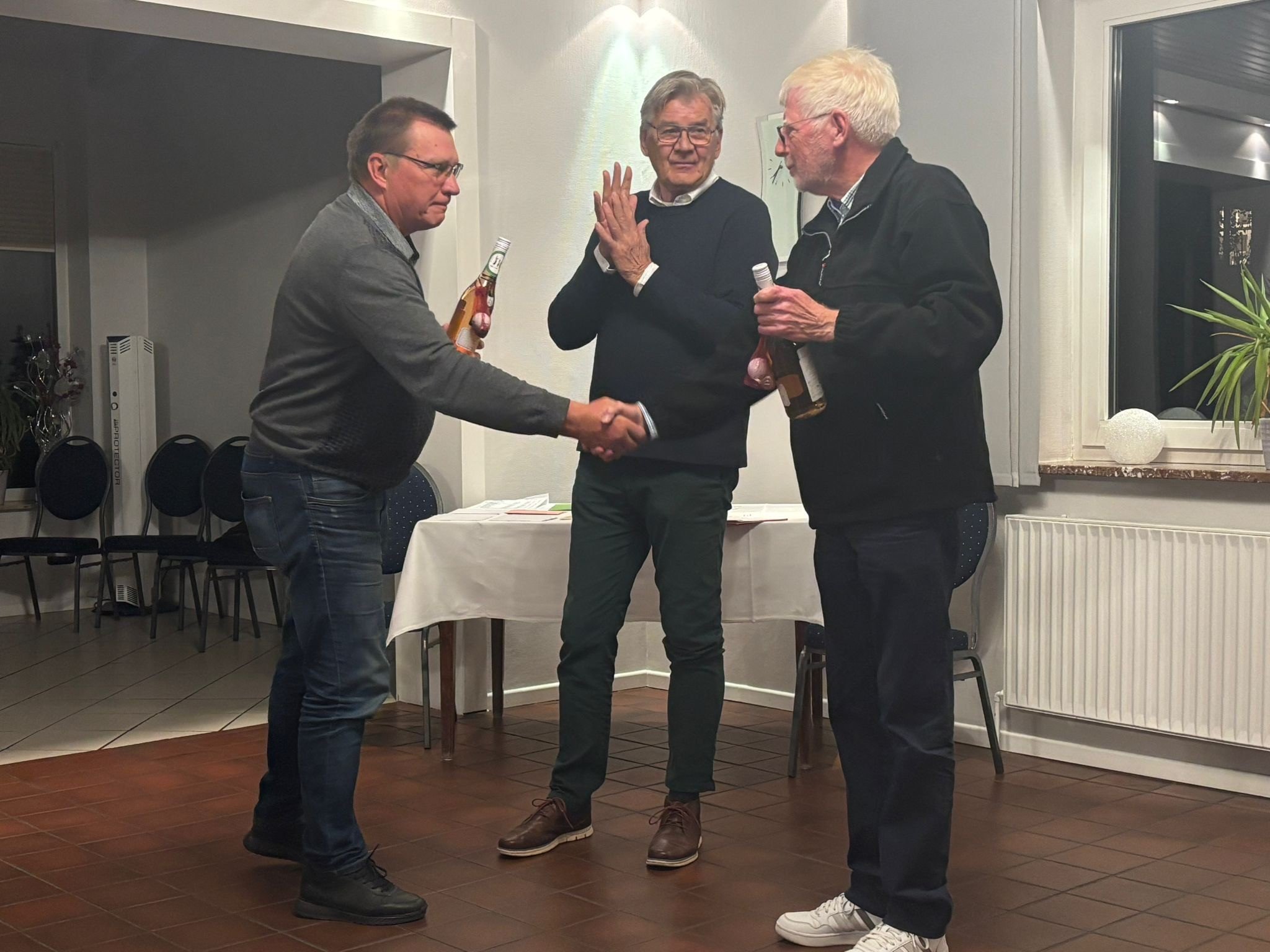 Pr%C3%A4sident%20mit%20unseren%20beiden%20Machern%20des%20Turniers%20Dietmar%20und%20Gerhard Pr%C3%A4sident%20mit%20unseren%20beiden%20Machern%20des%20Turniers%20Dietmar%20und%20Gerhard